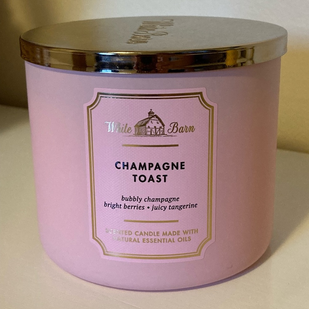 Champagne Toast candle. White Barn Candle Company.